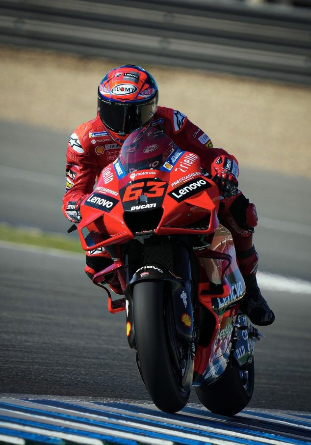 Sporstman during a moto race